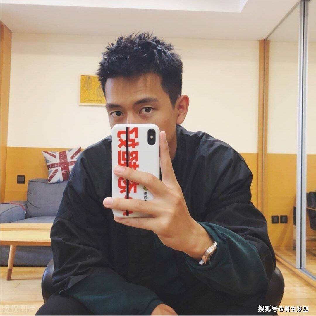 男明星爱剪的寸头发型你不试试?李现阳光帅气 陈伟霆轻熟有魅力:IM电竞(图1)
男明星爱剪的寸头发型你不试试?李现阳光帅气 陈伟霆轻熟有魅力:IM电竞(图1)