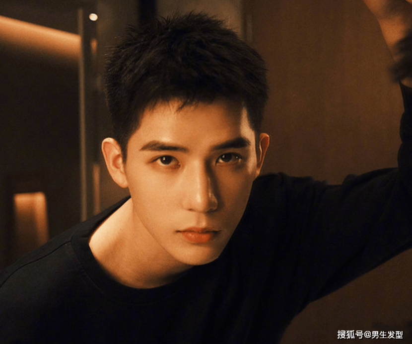 男明星爱剪的寸头发型你不试试?李现阳光帅气 陈伟霆轻熟有魅力:IM电竞(图5)
男明星爱剪的寸头发型你不试试?李现阳光帅气 陈伟霆轻熟有魅力:IM电竞(图5)