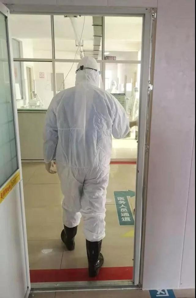 ‘IM电竞官网’下巴长痘痘怎么回事当心是药物刺激(图1) IM电竞