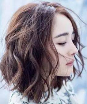 帮你打造瘦脸减龄的发型 选对烫发发型很重要!‘IM电竞官网’(图10)
帮你打造瘦脸减龄的发型 选对烫发发型很重要!‘IM电竞官网’(图10)