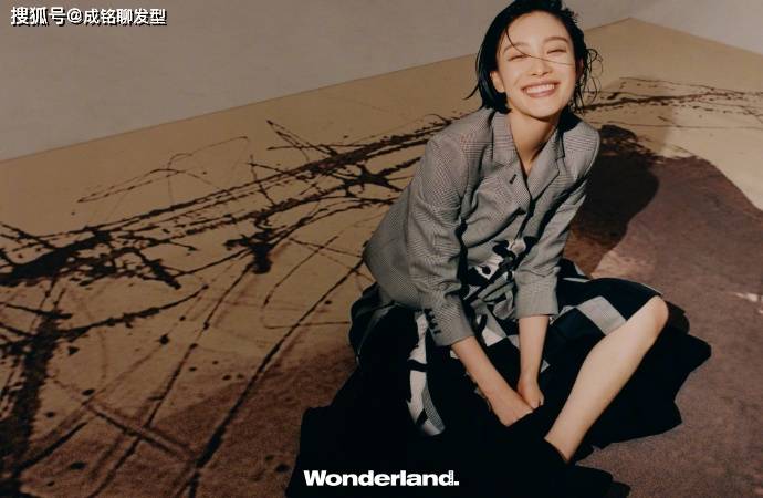 
发量少又细软适合什么发型？倪妮的微卷短发相识下 时尚又显高级“IM电竞官网”(图1)