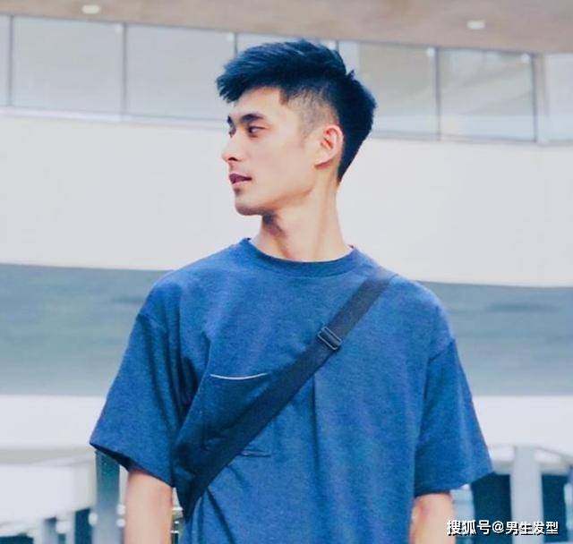 IM电竞:
男生还是留“双方铲”发型最帅气 头发短而清爽 看着就想剪(图2) IM电竞:
男生还是留“双方铲”发型最帅气 头发短而清爽 看着就想剪(图2)