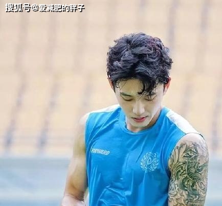 【IM电竞】
97年韩国足球运发动 靠颜值在中国走红 像极了韩剧男主角(图1) 【IM电竞】
97年韩国足球运发动 靠颜值在中国走红 像极了韩剧男主角(图1)