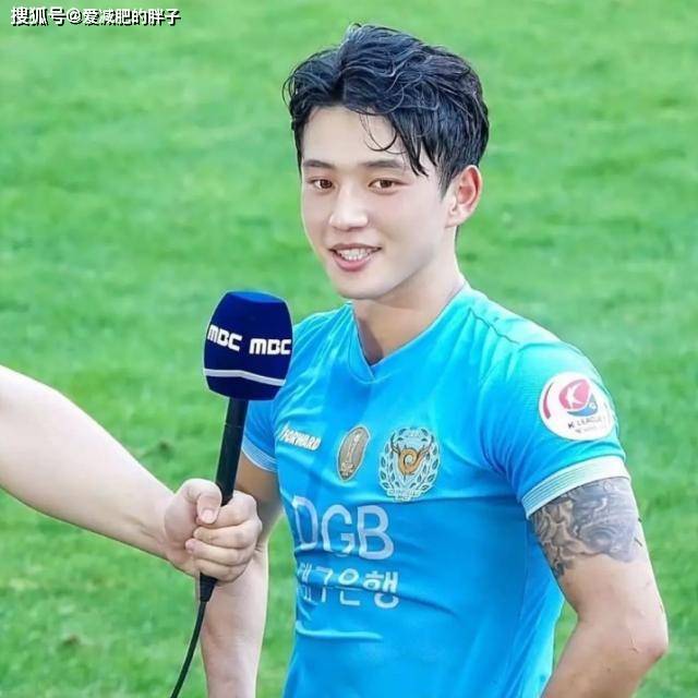 【IM电竞】
97年韩国足球运发动 靠颜值在中国走红 像极了韩剧男主角(图2) 【IM电竞】
97年韩国足球运发动 靠颜值在中国走红 像极了韩剧男主角(图2)