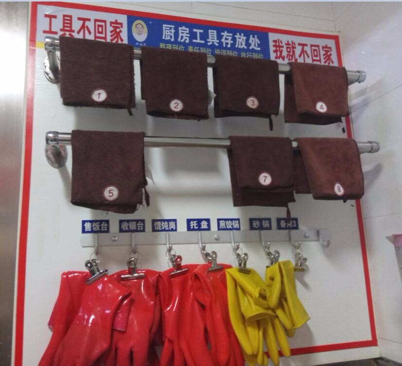 IM电竞-肌肉抽搐是什么原因爬山需要必备哪些食物(图1) IM电竞平台