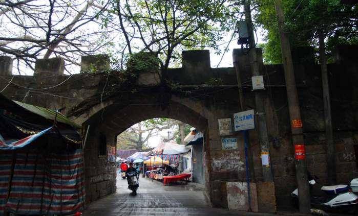 
汕头这个区, 有一座全国最小的袖珍古城, 只有半个球场大!【IM电竞】(图1)