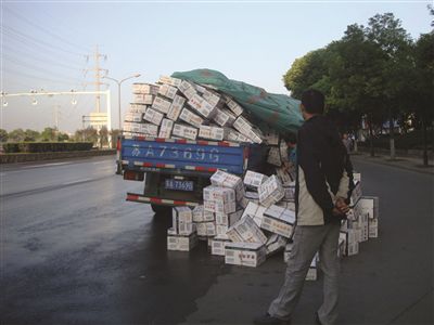 彗星周围竟然泛起怪异的紫外线极光!【IM电竞官网】(图5) IM电竞平台