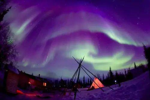 彗星周围竟然泛起怪异的紫外线极光!【IM电竞官网】(图4)
彗星周围竟然泛起怪异的紫外线极光!【IM电竞官网】(图4)