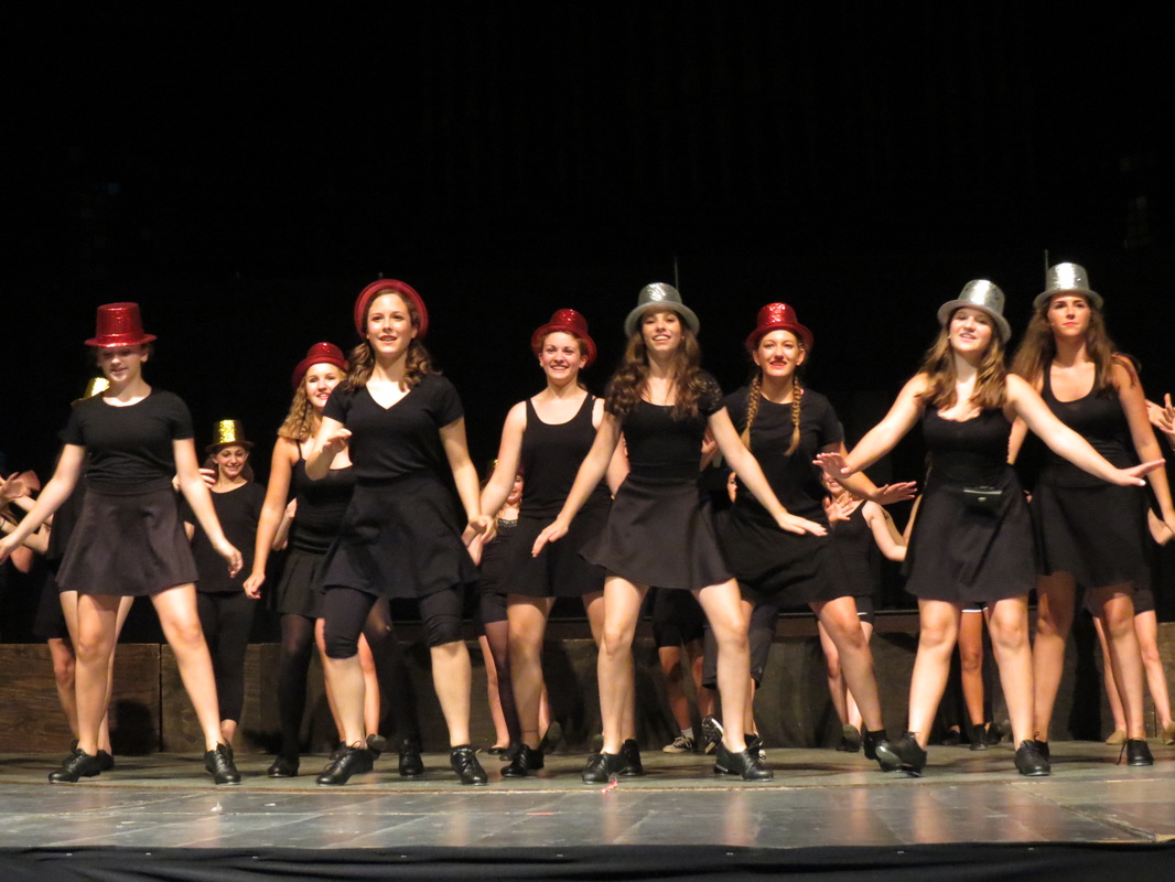 ‘IM电竞官网’成都市熊猫路小学举行少先队新队员入队仪式(图2) IM电竞平台