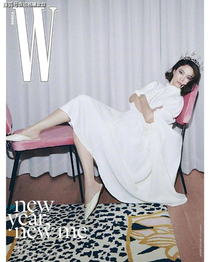 IM电竞官网-
宋慧乔又换发型了!微卷短发桃红眼妆 时髦洋气 气质也太高级了(图4) IM电竞官网-
宋慧乔又换发型了!微卷短发桃红眼妆 时髦洋气 气质也太高级了(图4)