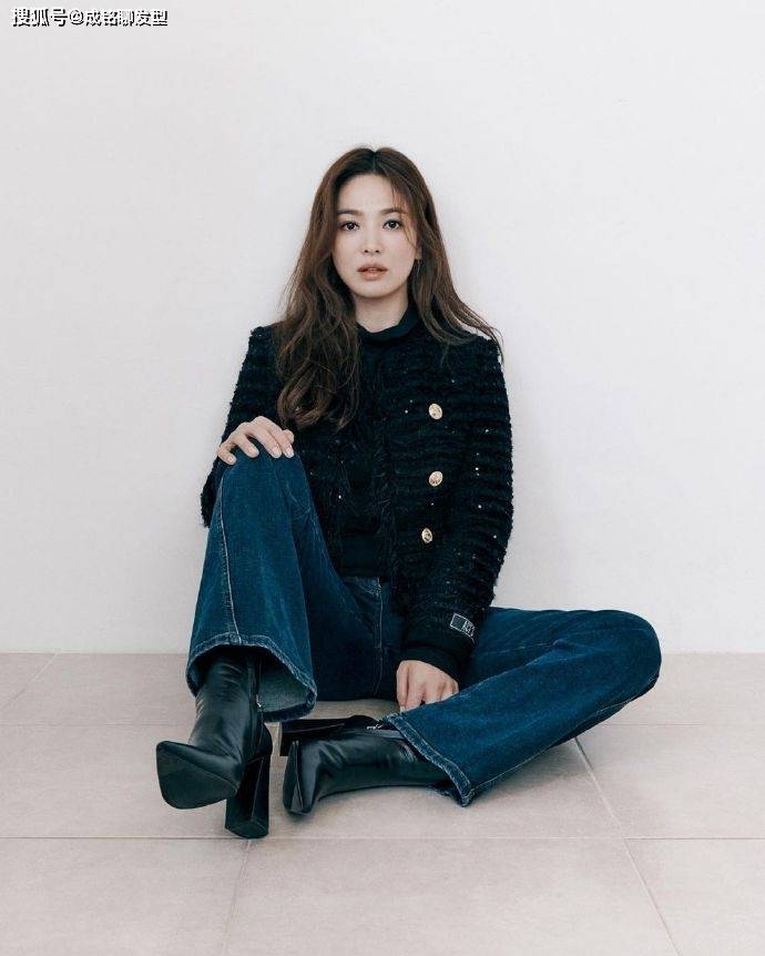 IM电竞官网-
宋慧乔又换发型了!微卷短发桃红眼妆 时髦洋气 气质也太高级了(图5) IM电竞官网-
宋慧乔又换发型了!微卷短发桃红眼妆 时髦洋气 气质也太高级了(图5)