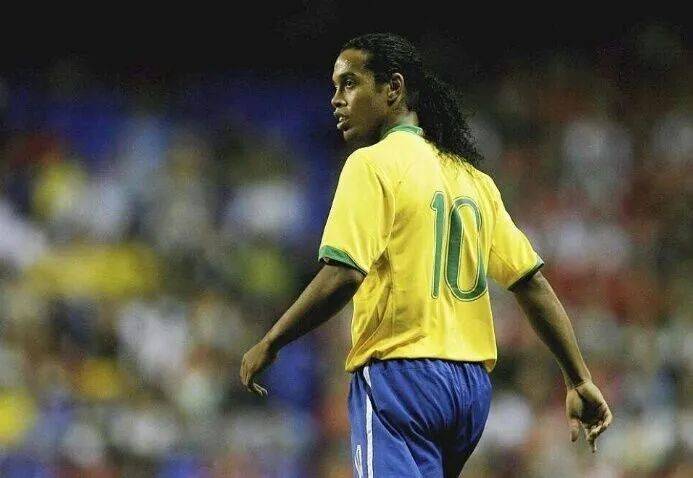 IM电竞平台-
巴西5伟大10号球星！(图5)